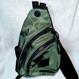 NWOT DUCHAMP Sling Green Backpack Crossbody Bag Water Resistant Zippered 13.5"